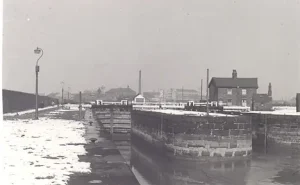 Widnes river locks